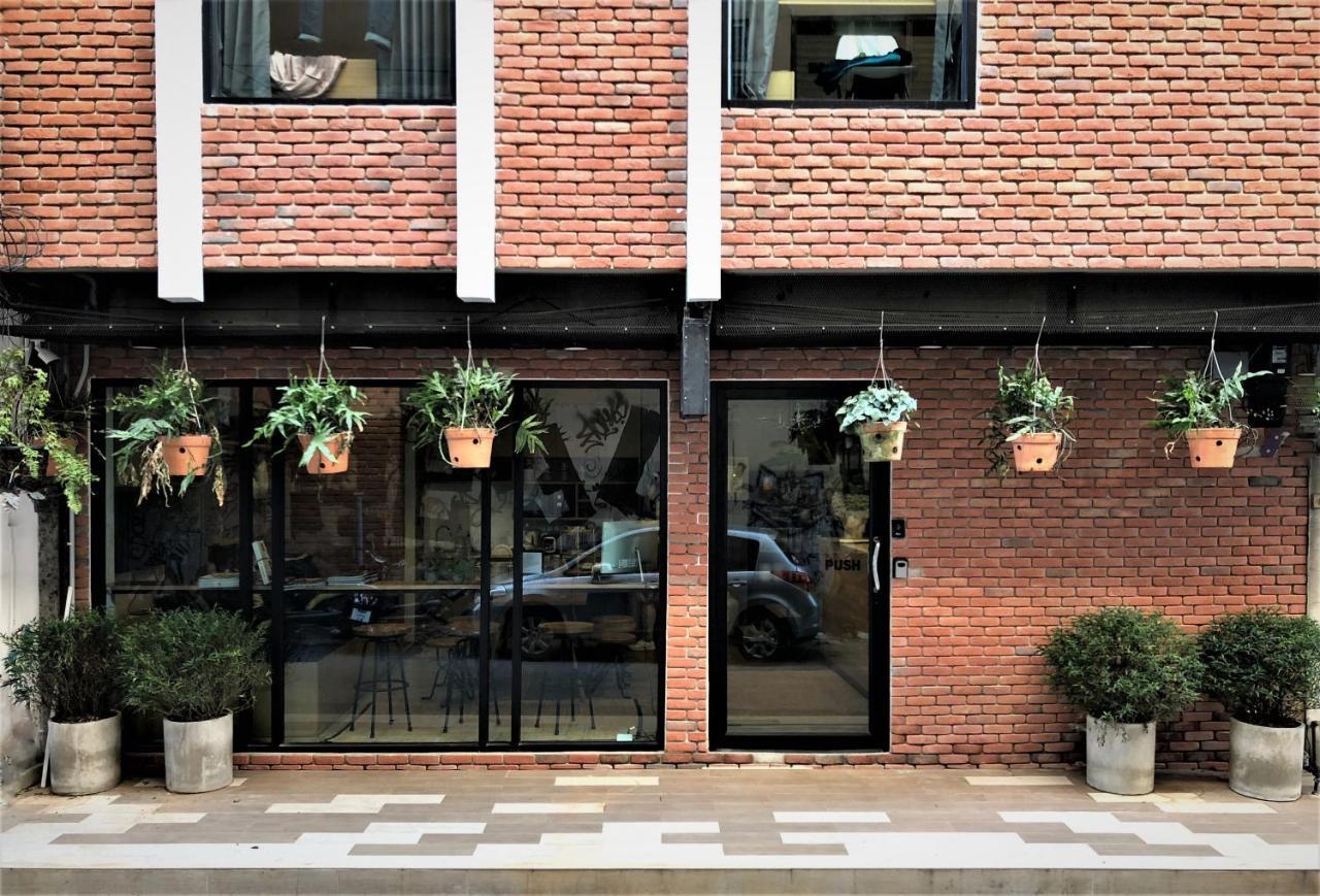 Stay Thapae Hostel Chiang Mai Exterior foto